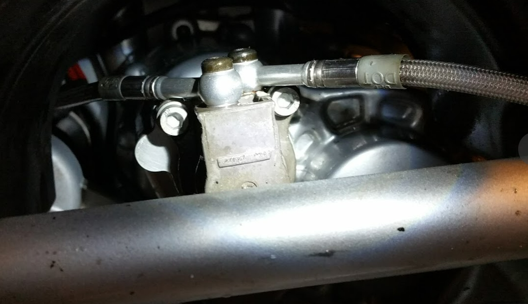 Looking for new Front Brake Master cylinder lid screws Oilheads