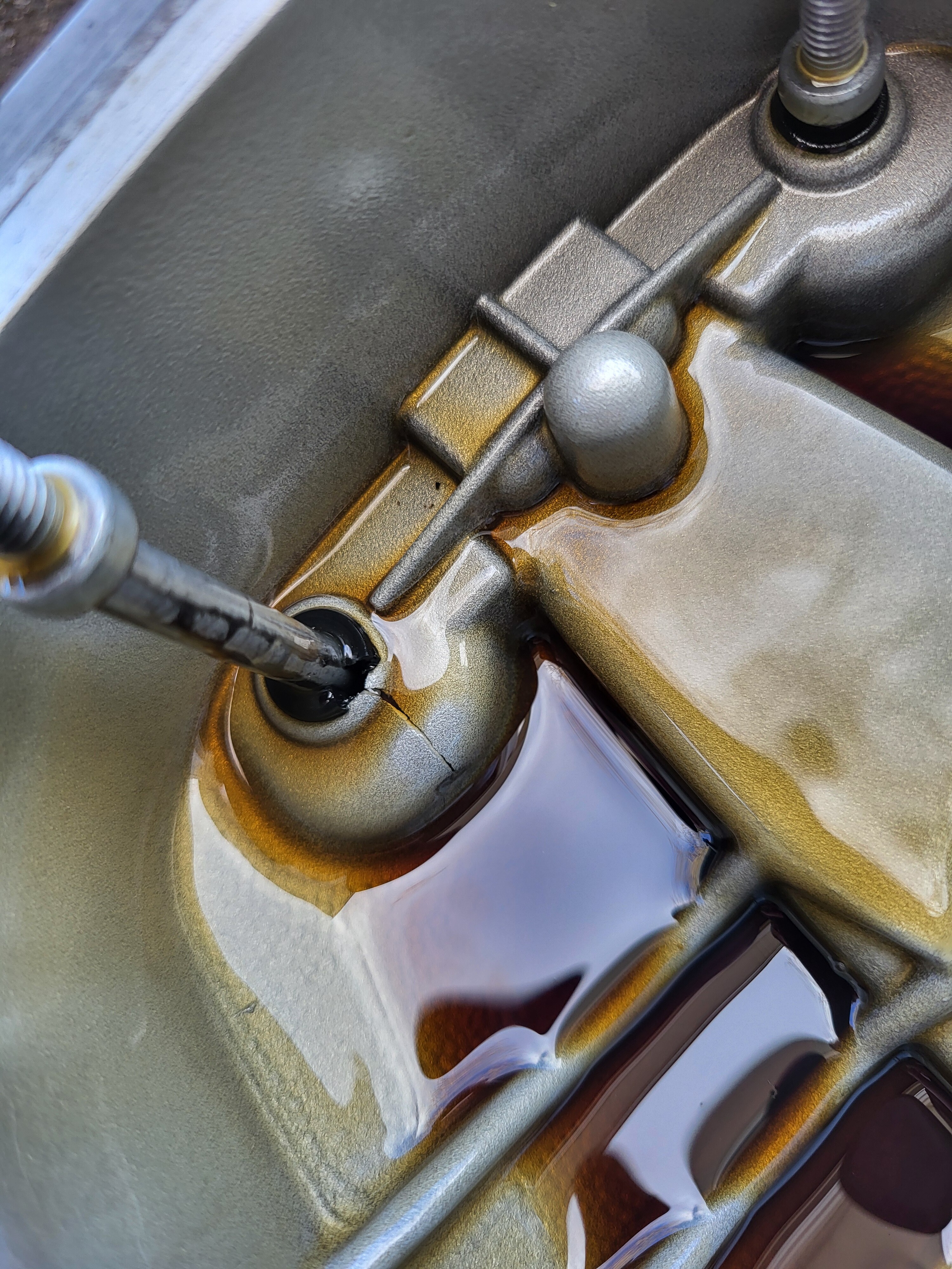 Valve cover crack repair - Oilheads - BMWSportTouring